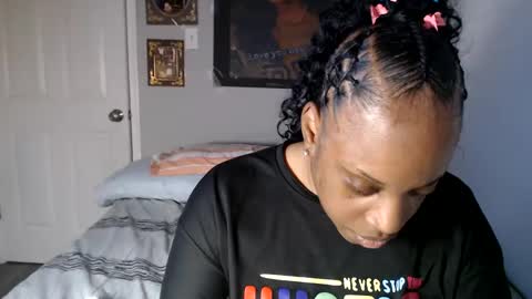 Snapshot of sexymona1218 chatting on 6, 10, 2025 SexyMona online show from 6, 10, 2025