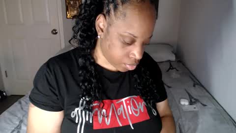 Snapshot of sexymona1218 chatting on 12, 10, 2025 SexyMona online show from 12, 10, 2025