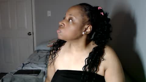 Snapshot of sexymona1218 chatting on 24, 10, 2025 SexyMona online show from 24, 10, 2025