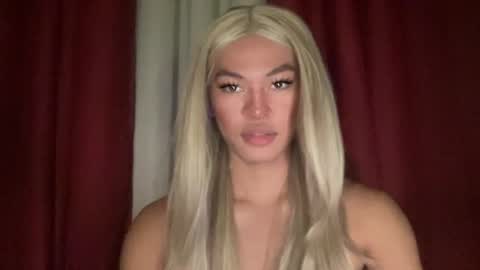 Snapshot of sexynakedweapon chatting on 4, 6, 2026 LIEZEL online show from 4, 6, 2026