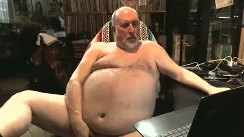Snapshot of sexyolbear chatting on 1, 2, 2025 Grizz Lee Bear online show from 1, 2, 2025