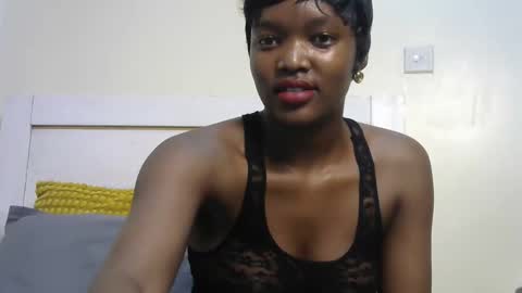 Snapshot of sexypetite_lee chatting on 28, 10, 2025 Lee online show from 28, 10, 2025