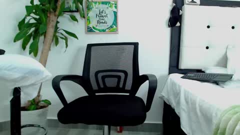 sexytommy_ online show from 12, 2, 2026