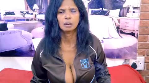 Snapshot of sexyva4u2luv chatting on 2, 7, 2026 sexyva4u2luv online show from 2, 7, 2026