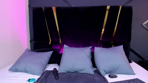 Shaina Vasquez online show from 31, 1, 2025