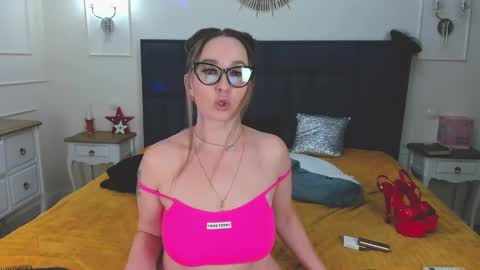 Snapshot of shana_power chatting on 19, 2, 2025 Svetlana ...........help me get 100 reactions before the end of the year Thumb up if you like me I appreciate it and thank you online show from 19, 2, 2025