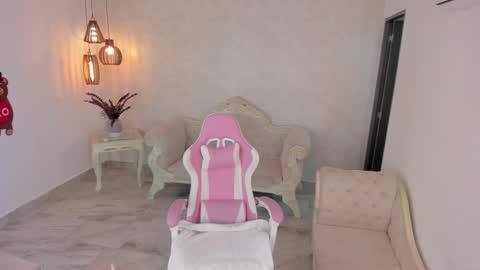 ShantallKnowles online show from 27, 2, 2025