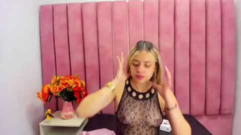 Snapshot of shanthal_fox_ chatting on 27, 10, 2025 shanthal online show from 27, 10, 2025