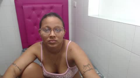 Snapshot of shara_19_ chatting on 22, 12, 2024 shara_19_ online show from 22, 12, 2024