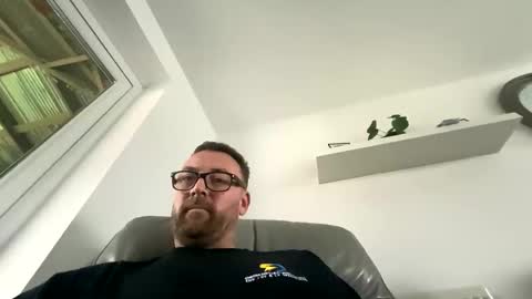 Snapshot of sharksboy16 chatting on 14, 11, 2025 Sharksboy online show from 14, 11, 2025