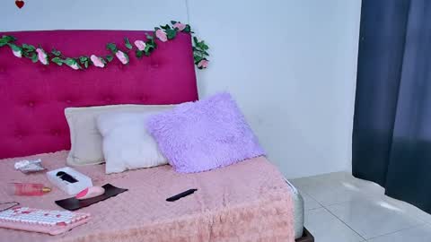 sharlott_3 online show from 3, 6, 2026