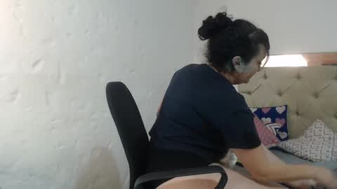 Snapshot of sharlotte__jones chatting on 1, 2, 2025 Sara online show from 1, 2, 2025