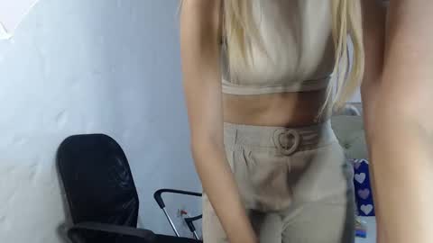 Snapshot of sharlotte__jones chatting on 4, 2, 2025 Sara online show from 4, 2, 2025