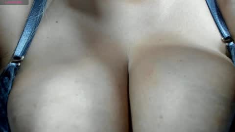 Snapshot of sharlotte_mom chatting on 15, 1, 2025 sharlotte  online show from 15, 1, 2025