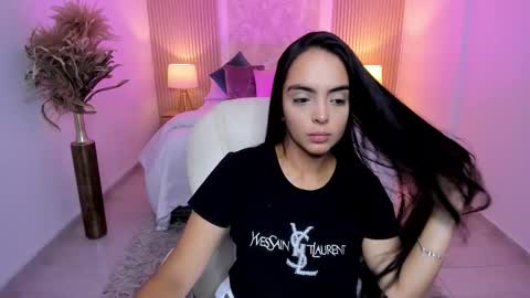 Snapshot of sharon_thompson_ chatting on 8, 9, 2025 Sharon online show from 8, 9, 2025