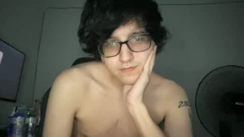 Snapshot of shatterdaddyy chatting on 6, 1, 2025 shatterdaddyy online show from 6, 1, 2025