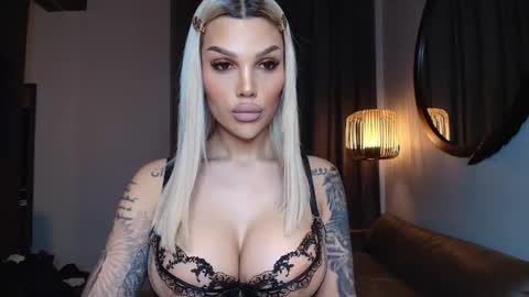 Snapshot of shayblonde chatting on 21, 10, 2025 shayblonde online show from 21, 10, 2025
