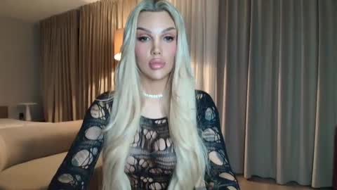 Snapshot of shayblonde chatting on 17, 11, 2025 shayblonde online show from 17, 11, 2025