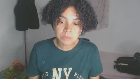 Snapshot of shayna_cute chatting on 25, 11, 2025 Shayna online show from 25, 11, 2025