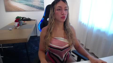 Shellsy H   online show from 6, 1, 2025