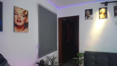 Shellsy H   online show from 4, 2, 2025