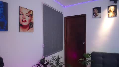 Shellsy H   online show from 4, 2, 2025