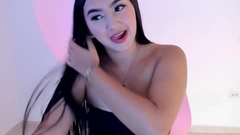 Snapshot of shelly_rohades chatting on 26, 10, 2025 online show from 26, 10, 2025