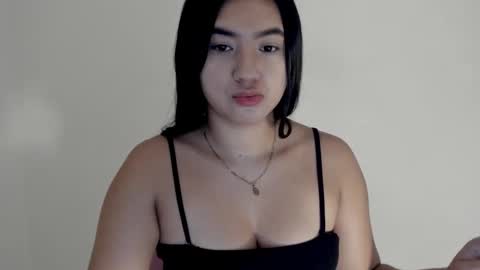 Snapshot of shelly_rohades chatting on 3, 11, 2025 online show from 3, 11, 2025