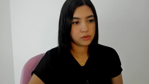 Snapshot of shelly_rohades chatting on 5, 11, 2025 online show from 5, 11, 2025