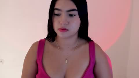 Snapshot of shelly_rohades chatting on 19, 11, 2025 online show from 19, 11, 2025