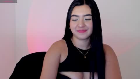 Snapshot of shelly_rohades chatting on 3, 12, 2025 online show from 3, 12, 2025