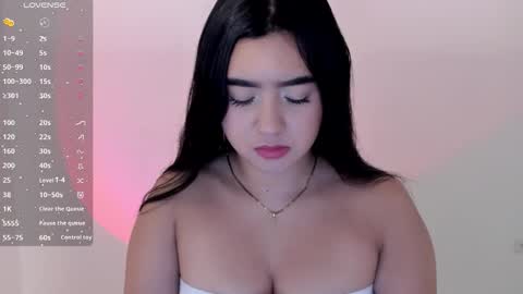 Snapshot of shelly_rohades chatting on 4, 12, 2025 online show from 4, 12, 2025