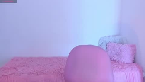 Snapshot of shelly_rohades chatting on 5, 7, 2026 online show from 5, 7, 2026