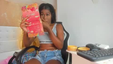 Snapshot of shenielxxx chatting on 5, 12, 2024 shenielxxx online show from 5, 12, 2024