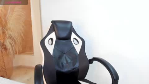 Snapshot of shenielxxx chatting on 1, 3, 2025 shenielxxx online show from 1, 3, 2025