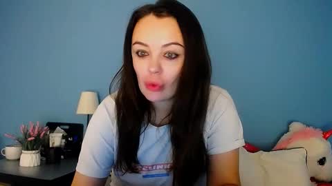 Snapshot of shesyourdream chatting on 30, 10, 2025 Vikki online show from 30, 10, 2025