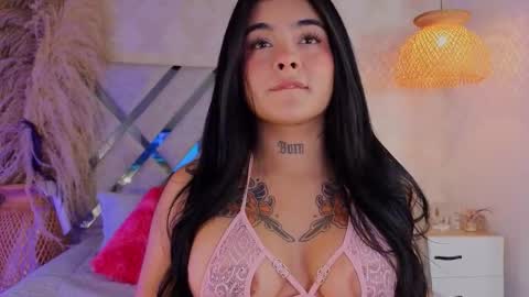 shimmer_lure online show from 15, 11, 2025