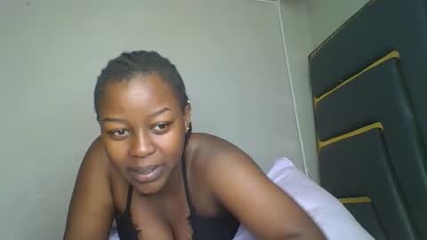 Snapshot of shinabae5 chatting on 2, 12, 2025 shinabae5 online show from 2, 12, 2025