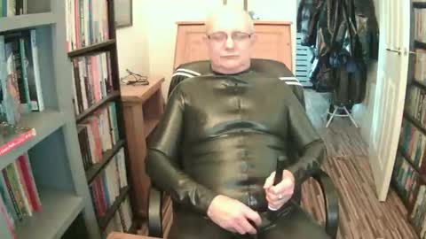 Snapshot of shinygary chatting on 8, 2, 2026 Shiny Gary online show from 8, 2, 2026