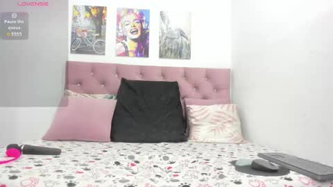 Snapshot of shira_sexylove chatting on 3, 10, 2025 shira_sexylove online show from 3, 10, 2025