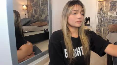 Snapshot of shofiavega chatting on 11, 11, 2025 SHOFIA online show from 11, 11, 2025
