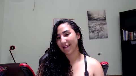 Snapshot of shopia_scarlet chatting on 6, 11, 2025 Sofia online show from 6, 11, 2025