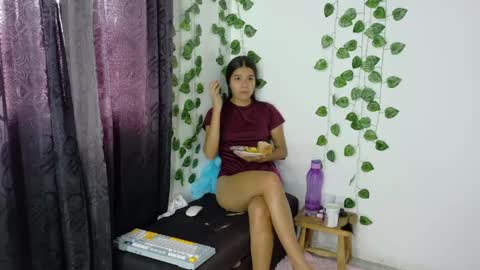 Snapshot of shy_brunnette chatting on 6, 6, 2026 Canela online show from 6, 6, 2026