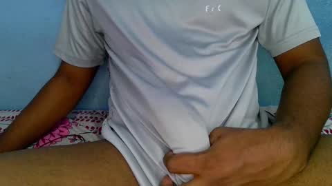 Snapshot of shy_eyes_ chatting on 17, 12, 2024 shyeyes online show from 17, 12, 2024