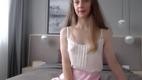 Snapshot of shy_schoolgirl_ chatting on 25, 10, 2025 shy_schoolgirl_ online show from 25, 10, 2025