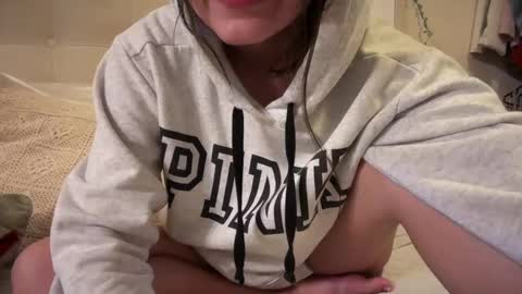 Snapshot of shyangie24 chatting on 26, 2, 2025 Angeline 3 independent come here when am horny... online show from 26, 2, 2025