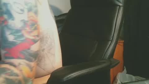 shyboyhugecum2020 online show from 17, 4, 2026