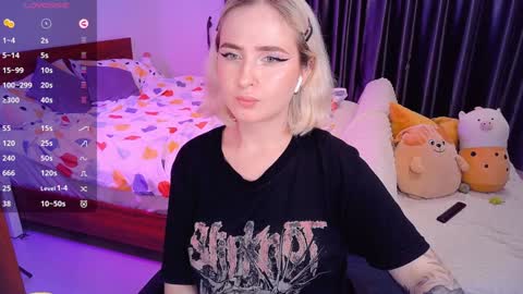 Snapshot of shyfoxxxy chatting on 14, 12, 2024 Effie online show from 14, 12, 2024