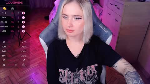 Snapshot of shyfoxxxy chatting on 20, 12, 2024 Effie online show from 20, 12, 2024