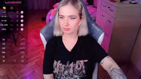 Snapshot of shyfoxxxy chatting on 20, 12, 2024 Effie online show from 20, 12, 2024